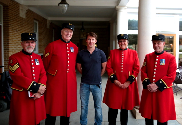 James Blunt surprises MTI staff at the Royal Hospital Chelsea