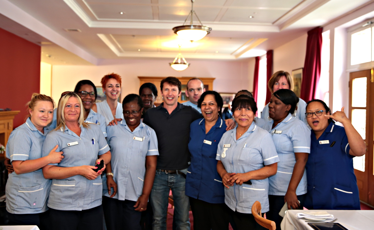 James Blunt surprises MTI staff at the Royal Hospital Chelsea
