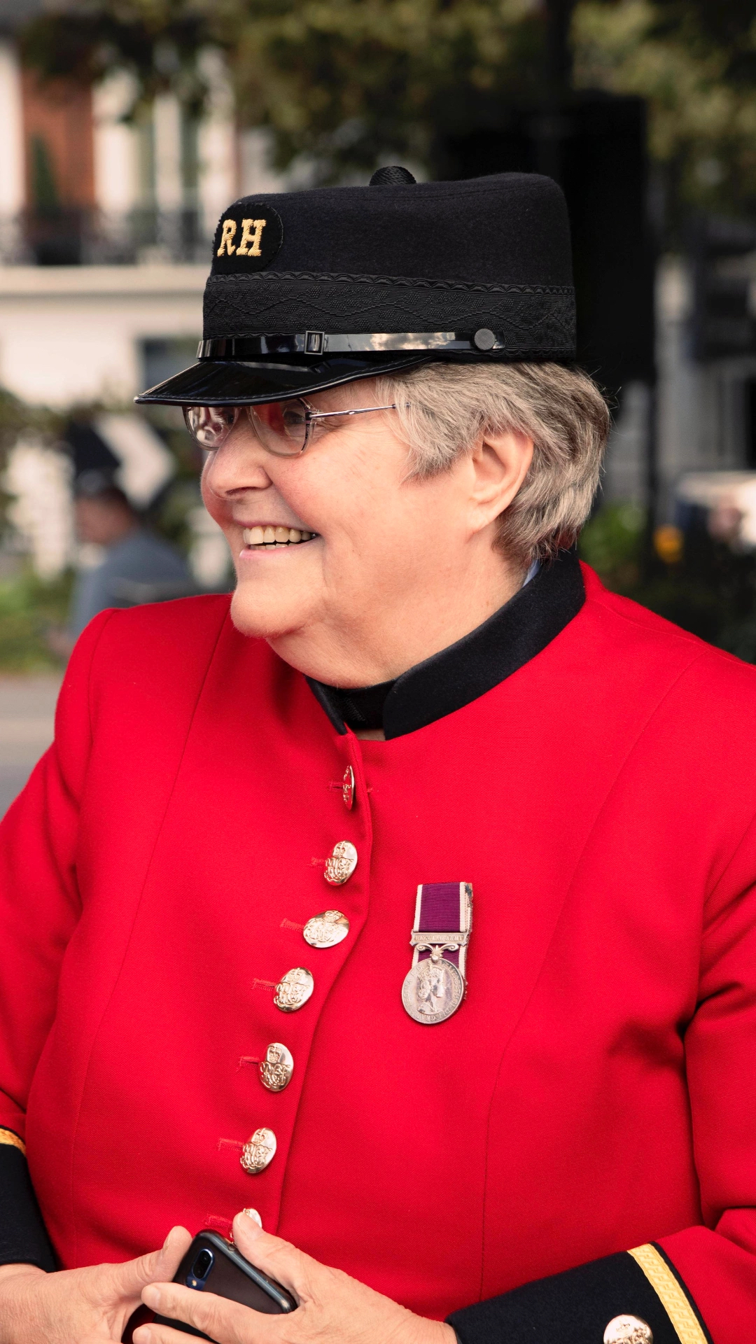 Chelsea Pensioner Jan Brodie Murphy in Scarlet uniform