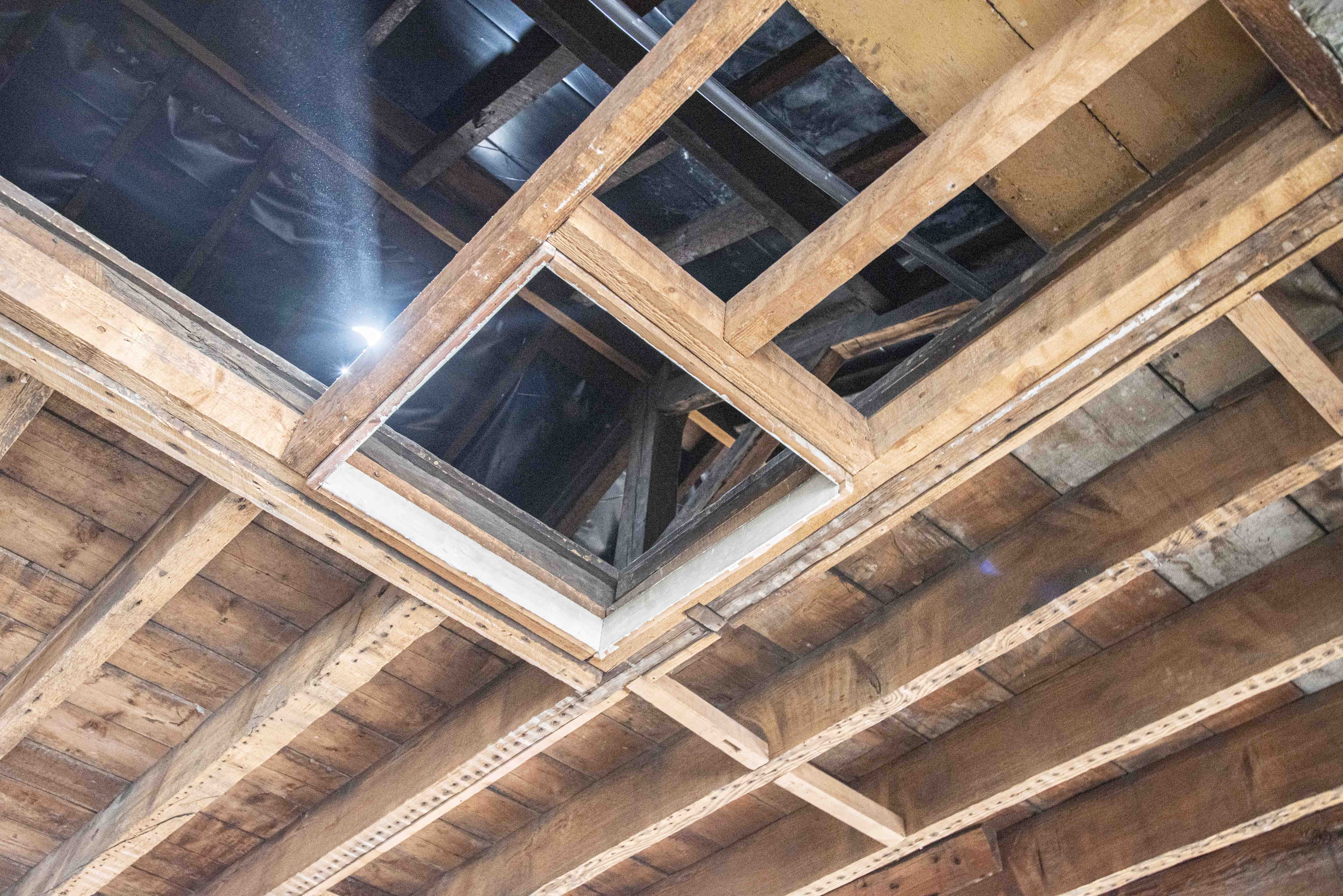 Wooden ceiling structure