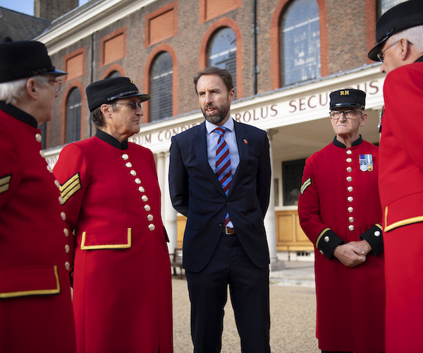 Gareth Southgate Meets the Chelsea Pensioners